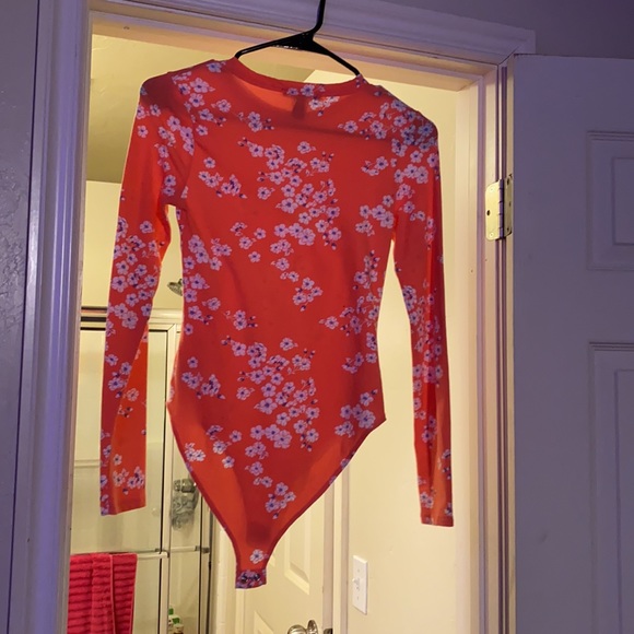 Long sleeve and floral bodysuit - Picture 2 of 3